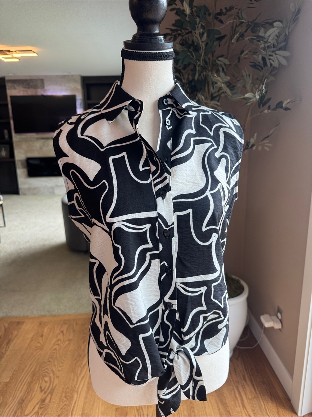 Rachel Zoe Black & White Abstract Tie-Front Button Down Shirt
